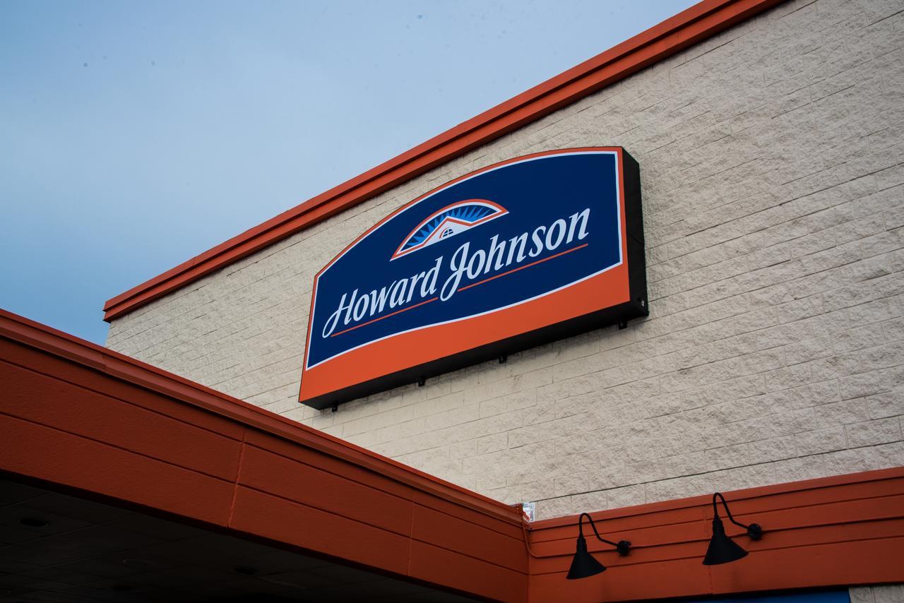 Howard Johnson By Wyndham Portsmouth Exterior photo