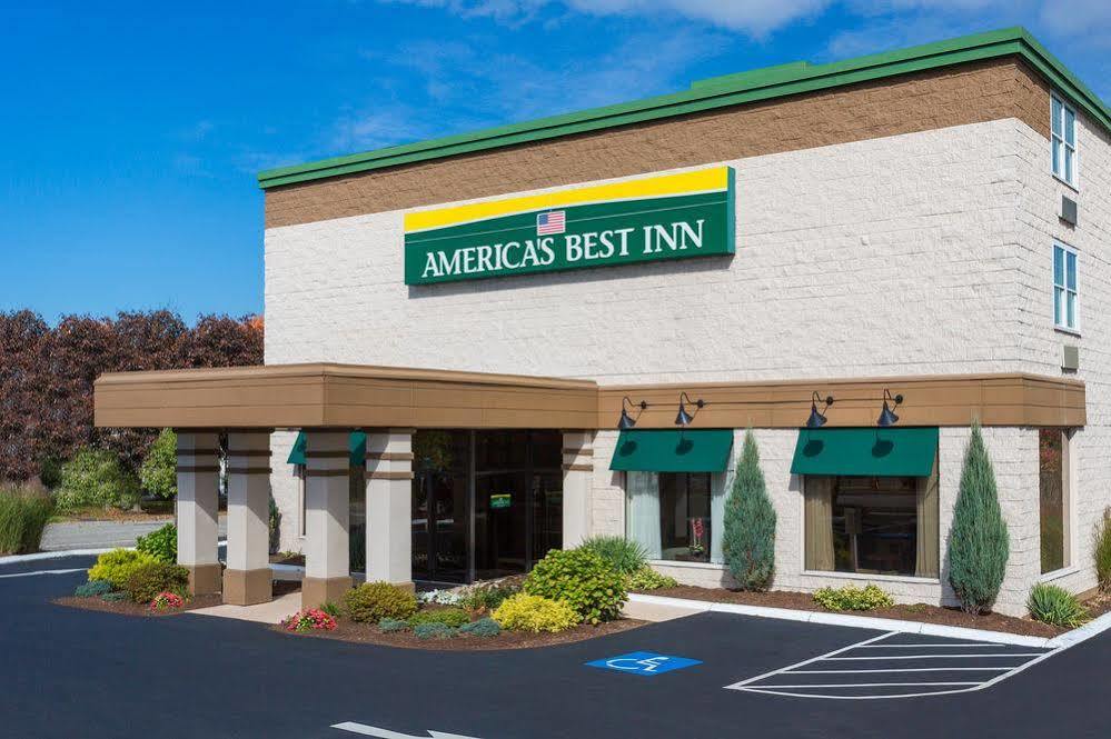 Howard Johnson By Wyndham Portsmouth Exterior photo